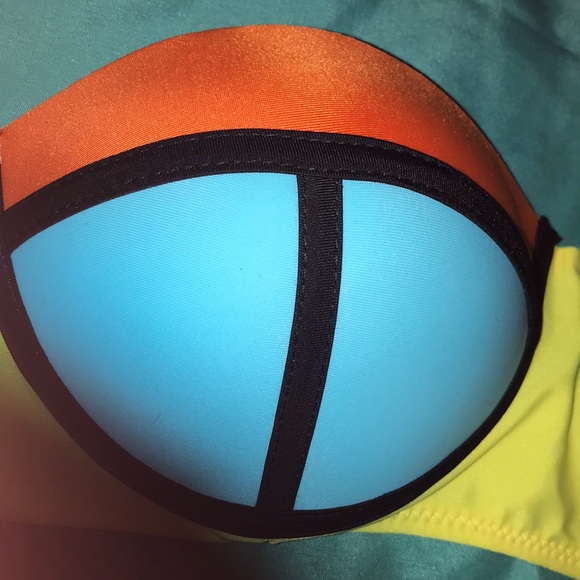 Bikini - Picture 5 of 6